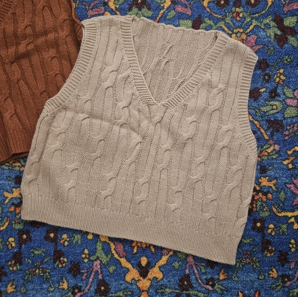 🌈 NWOT Set of Two V Neck Cable Knit Sweater Vest Khali Rust Cropped - Picture 4 of 6